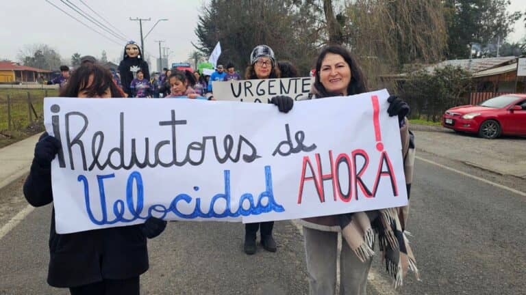 Vecinos de Las Arboledas de Teno marcharon para exigir un resalto en la Ruta J-40