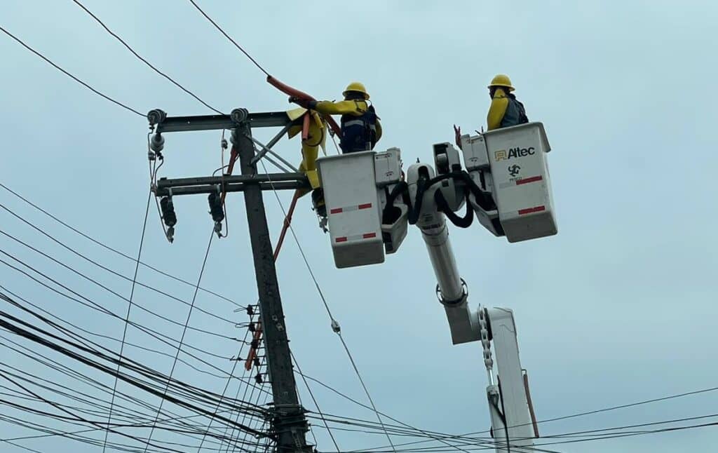 Corte de energía en la costa curicana: Alcalde denuncian que CGE no encendió generadores "para ahorrar combustible"