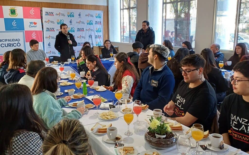 Municipio de Curicó celebró el Día Internacional de la Juventud