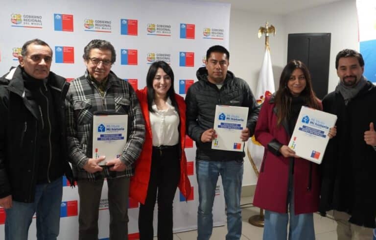 Veintiún familias de la comuna de Curicó recibieron títulos de dominio