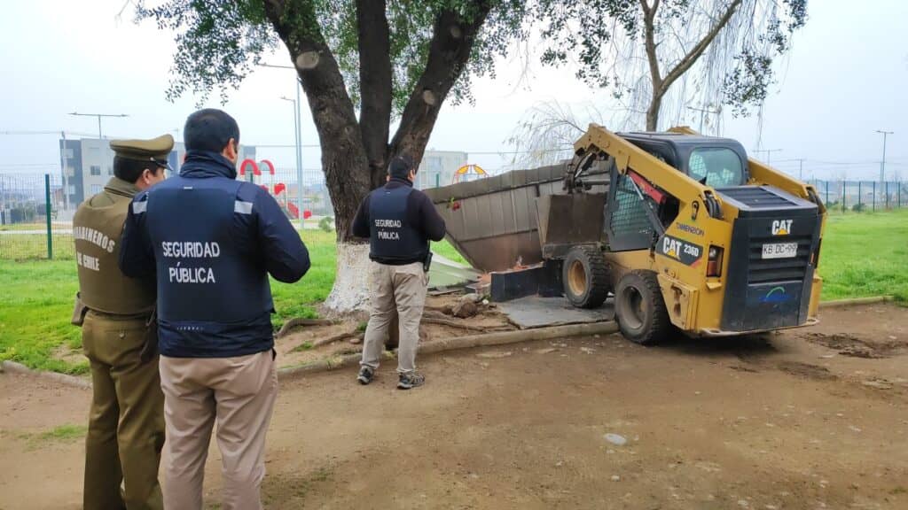 Municipio de Curicó y Carabineros retiraron gruta del Parque Emiliano Rojas