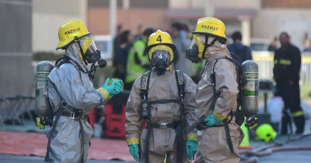 Emergencia química provoca cortes y desvíos de tránsito en Curicó
