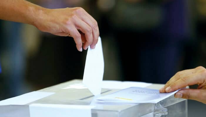 El “voto migrante” podría decidir las elecciones municipales en tres comunas del país