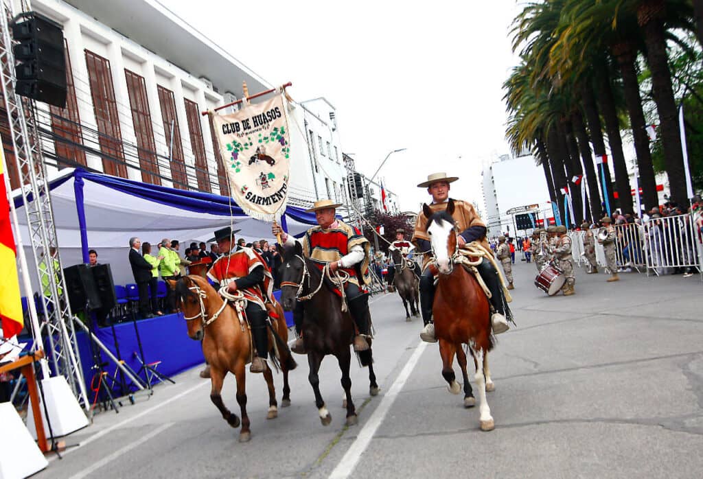 Polémica por no realización de desfile céntrico marca Te Deum en Curicó