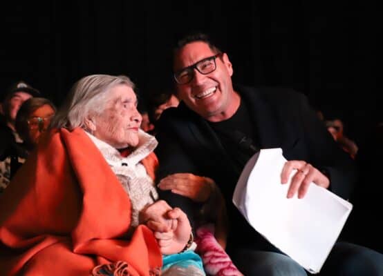 Personas mayores de Licantén festejaron el fin de agosto con Pancho Saavedra y Gloria Benavides