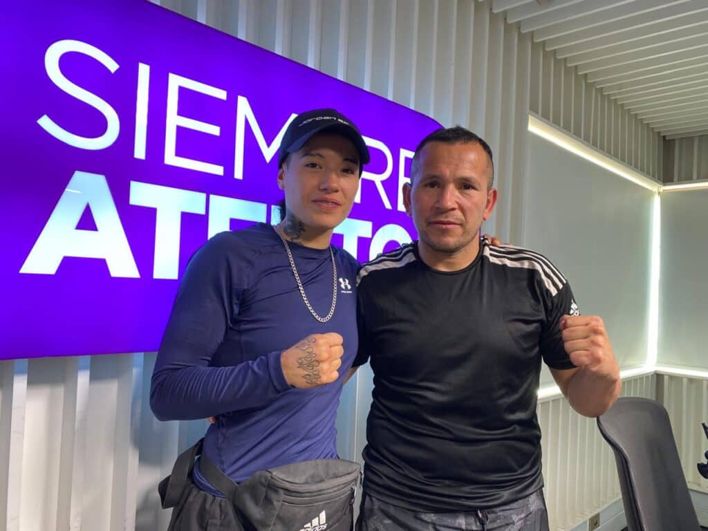 La China tendrá pelea de su padre como preliminar este sábado en Curicó