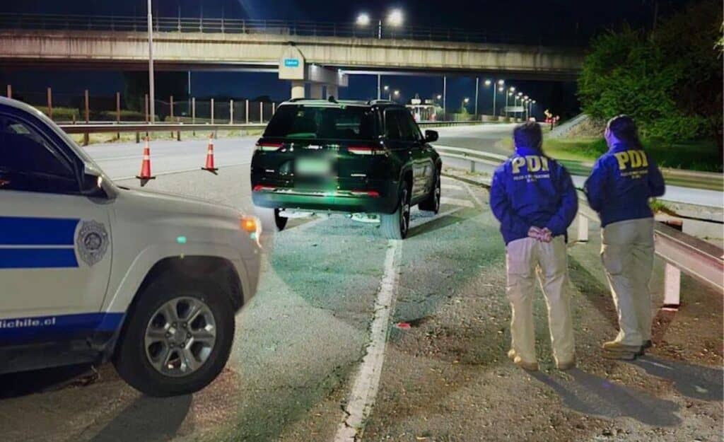 Hallan cadáver en vehículo en la Ruta 5 Sur: PDI descarta intervención de terceros