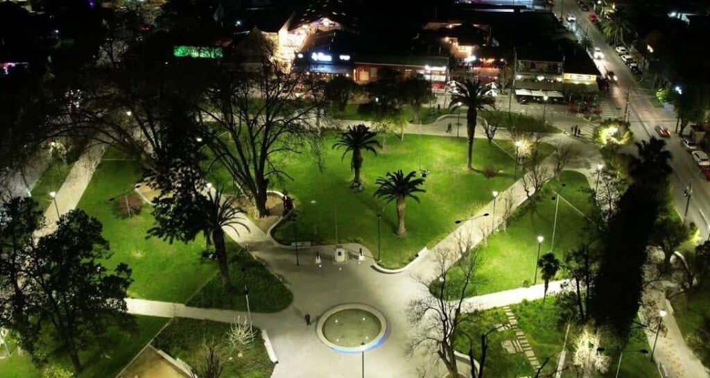 Vecinos denuncian que personas en situación de calle se tomaron terrazas y local comercial en sector Avenida España