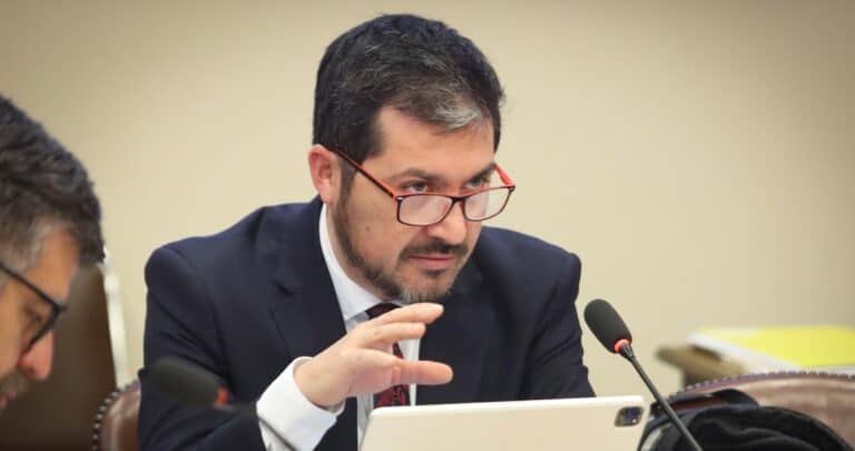 Diputado Rey pide acelerar proyectos viales en Curicó y critica desigualdad de inversión regional