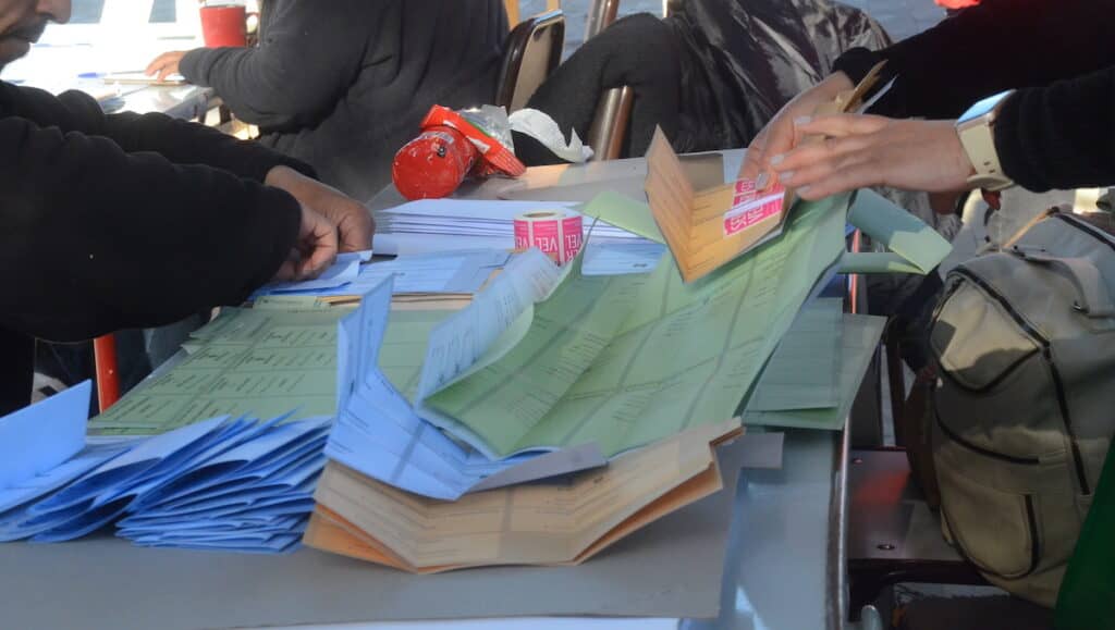 Vocales de mesa denuncian falta de apoyo del SERVEL en elecciones