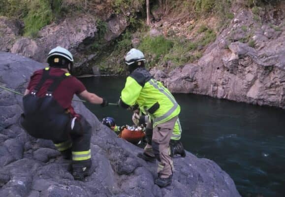 Turista falleció ahogado en el Río Claro tras salvar a su hija