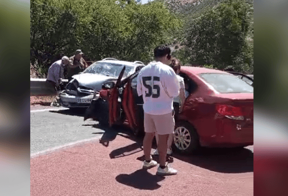 Una mujer fallecida y cuatro personas heridas dejó accidente de tránsito en Cuesta Colorada de Rauco