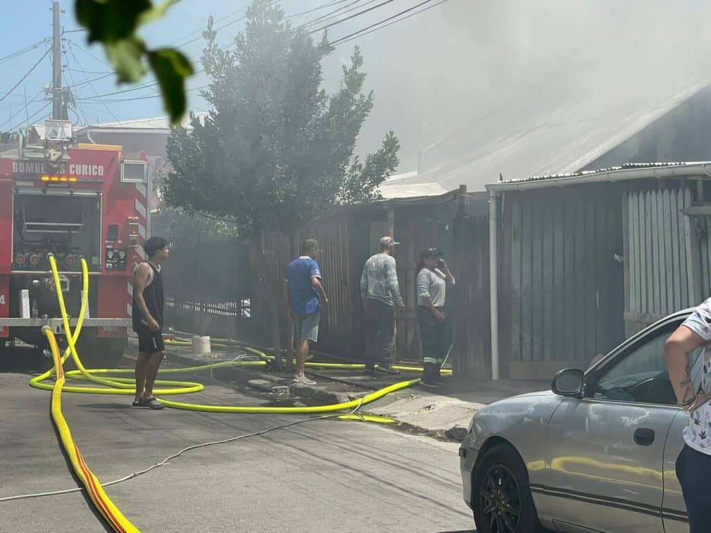 Incendio deja una víctima fatal en la población Prosperidad de Curicó