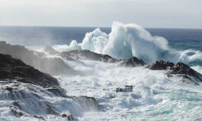 Marejadas anormales afectarán las costas desde Arica al Biobío del 3 al 6 de enero