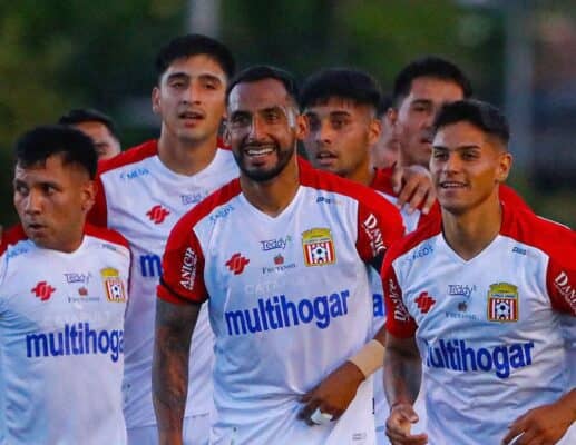FIFA responde a demora en la habilitación para inscribir refuerzos internacionales de Curicó Unido