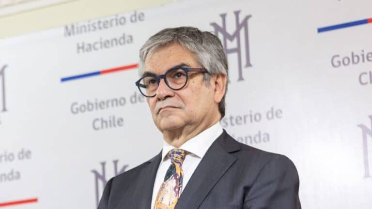 Aprobación de Marcel se desploma tras el millonario traspaso desde Corfo a Hacienda
