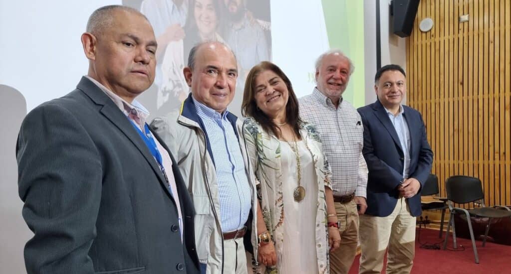 María Cecilia Casanova celebra 35 años en salud primaria y recibe homenaje en Curicó