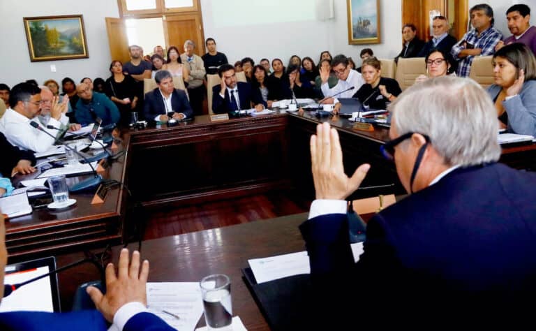 Concejales reaccionan a la destitución de la directora del DAEM Curicó