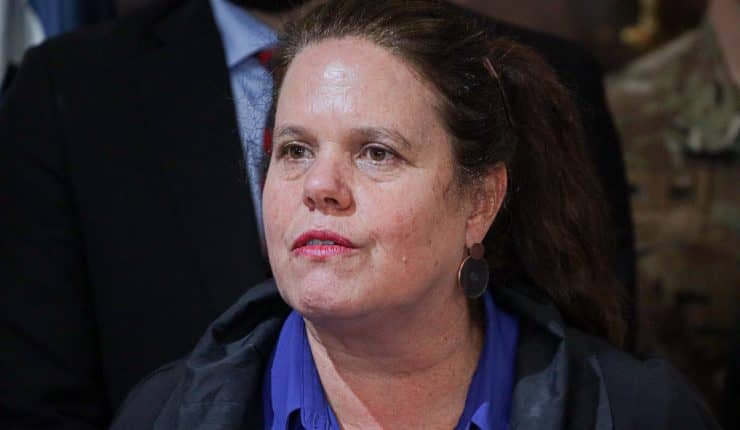 Maya Fernández renuncia a Defensa tras polémica por venta de casa de Allende