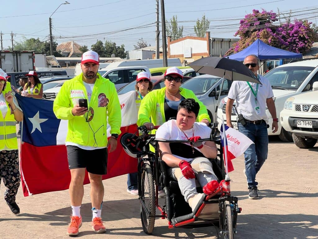 Necesitan $3.500 millones: Campaña “Julián contra Duchenne" llegó a Curicó