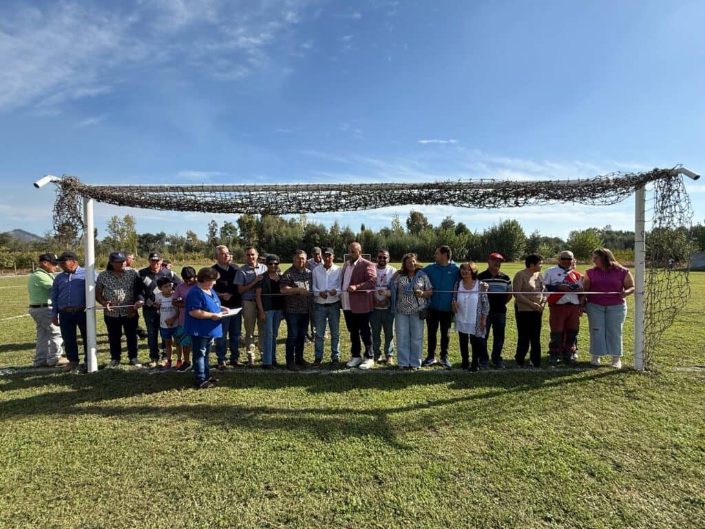 Recuperan cancha de fútbol en sector rural de La Valdesina en Molina