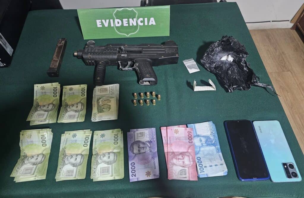 Detienen a sujeto por porte ilegal de arma de fuego y droga en Molina