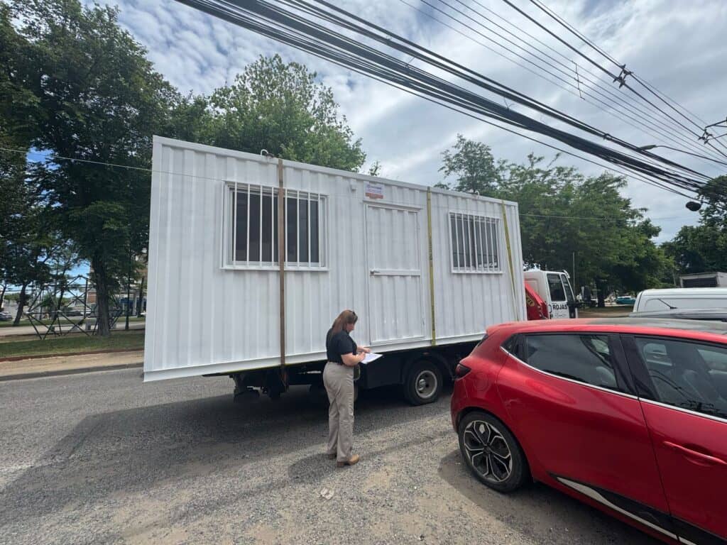 Exalcalde de Curicó afirma que container de seguridad está implementado como oficina