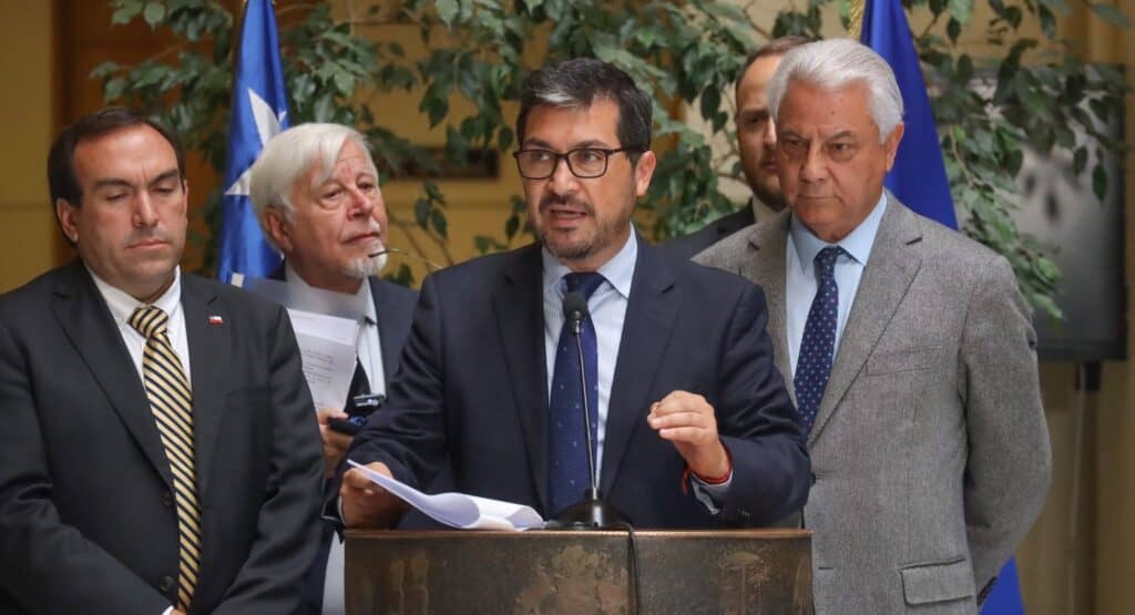 Diputado Rey confirma incorporación del buque Cabo de Hornos a la búsqueda de pescadores 
