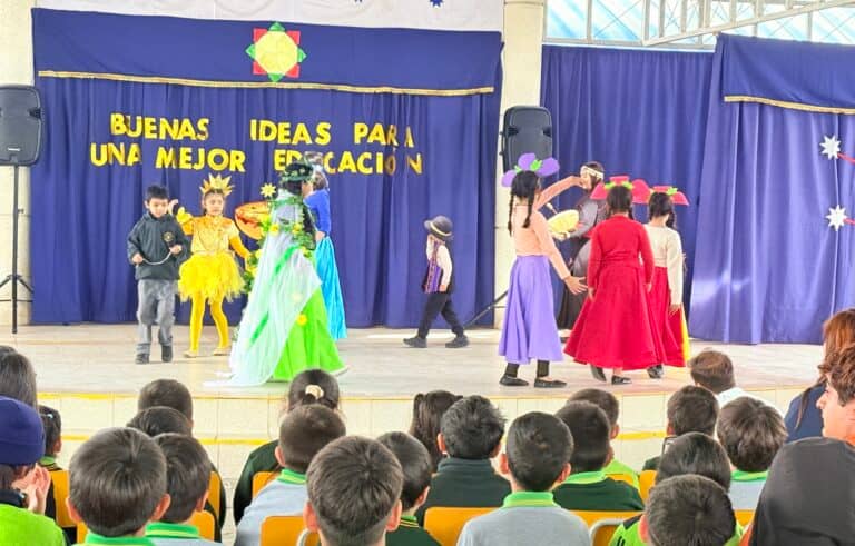 Colegio Rayen Mapu recibe reconocimiento nacional por buenas prácticas educativas