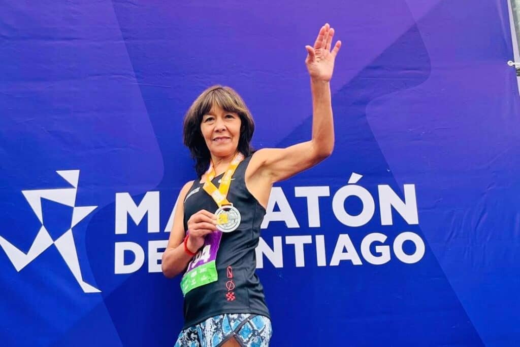 Atletas locales conquistan podios en el Maratón de Santiago