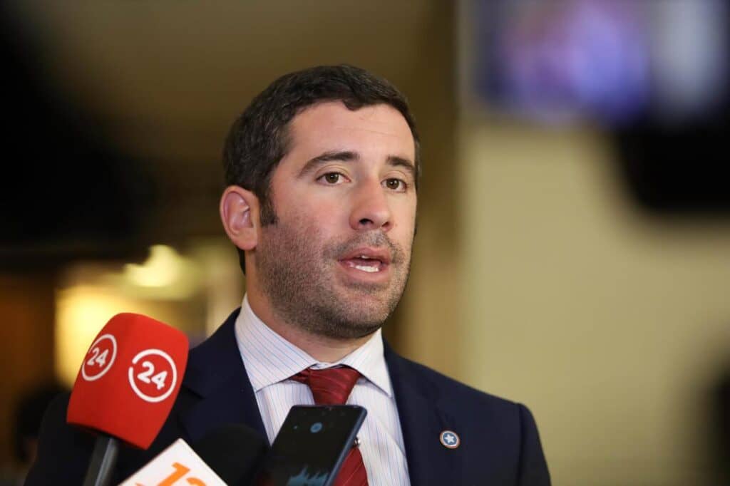 Diputado Moreno exige esclarecer destino de $800 millones para reparación de escuelas en Curicó