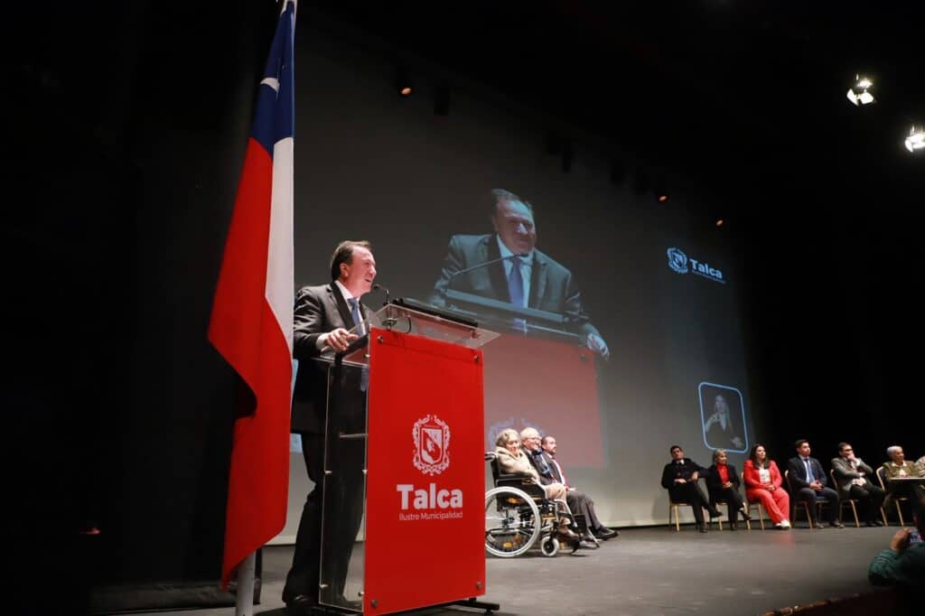 Talca celebró 283 años con anuncio de renovación urbana y reconocimiento a sus figuras