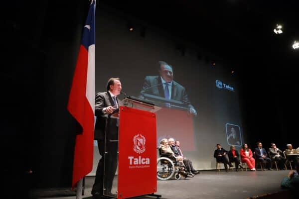 Talca celebró 283 años con anuncio de renovación urbana y reconocimiento a sus figuras