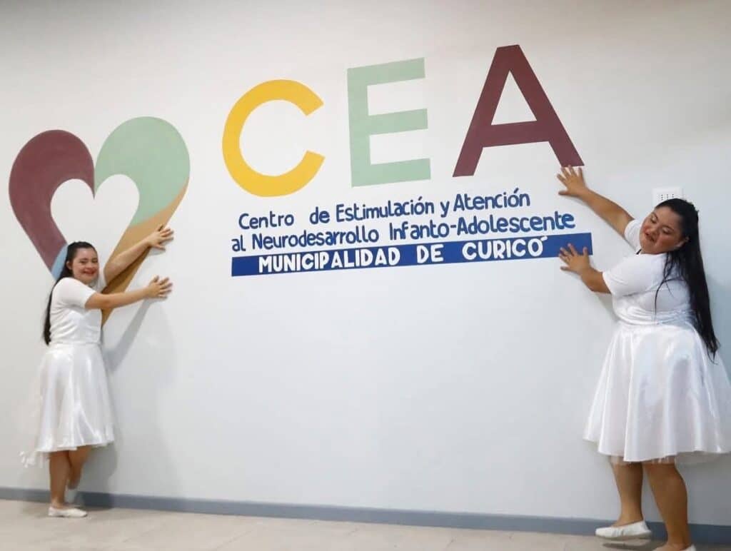 Extrabajadores del Centro CEA Curicó desmienten "renuncia voluntaria" y denuncian despidos injustificados
