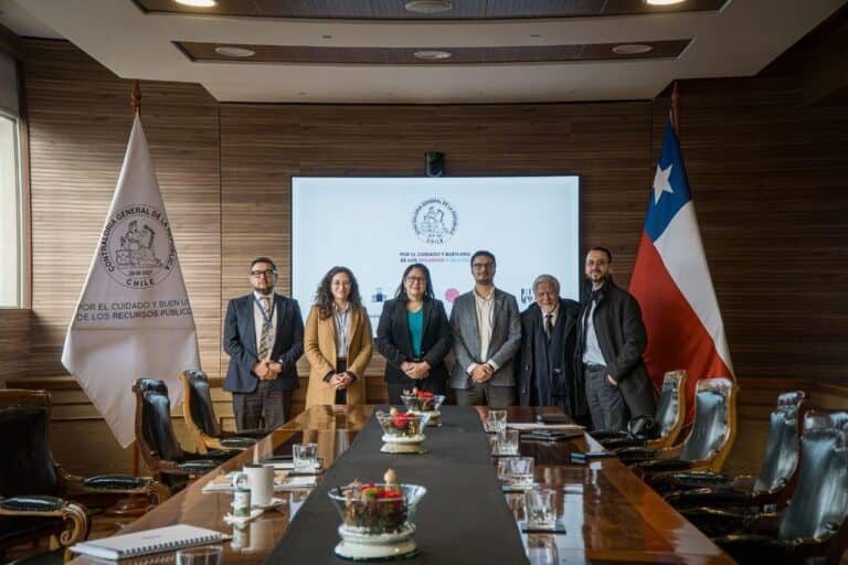 Bancada del Frente Amplio se reúne con contralora nacional por uso fraudulento de licencias médicas
