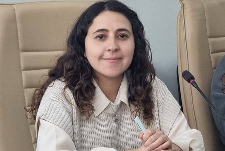 Concejala Bravo regresa al Concejo Municipal a una semana de ser madre: "Un hijo no es impedimento para seguir trabajando"
