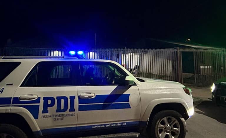 Homicidio en Villa Los Laureles: hombre muere apuñalado tras irrumpir en una vivienda