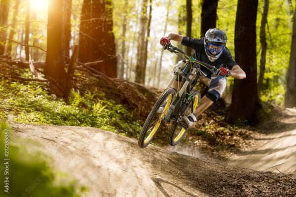 Curicó se prepara para la adrenalina del downhill con la MGF Racing Series en el Cerro Condell