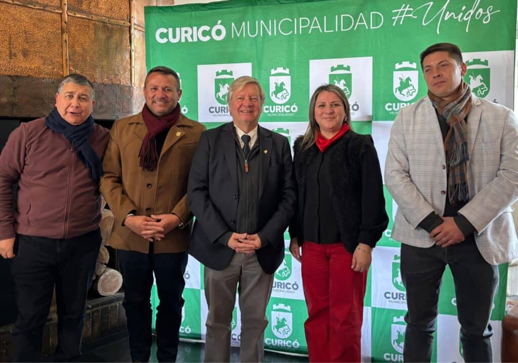 Alcaldes de la provincia de Curicó y Río Claro sellan convenio de ayuda mutua