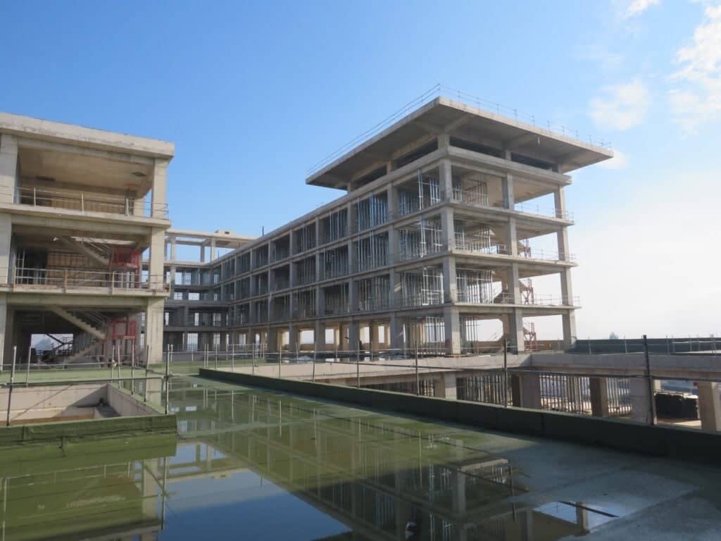Constructora finaliza obras en Hospital de Linares con 30% de avance