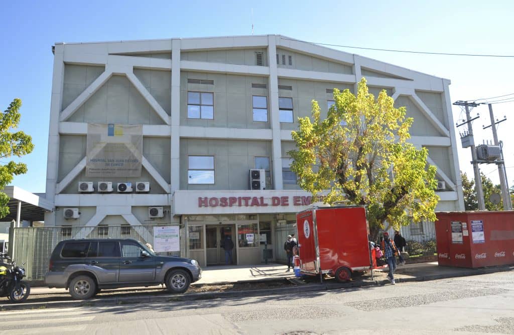 Comercio en el hospital antiguo de Curicó lucha por sobrevivir: Bajas ventas e inseguridad impactan a locatarios