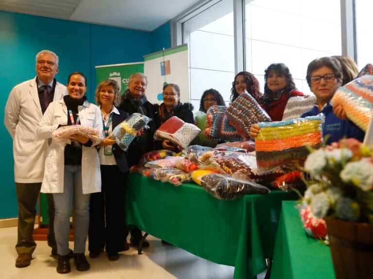 Curicó entrega apoyo a pacientes con cáncer a través de la campaña “Mientras tú sanas, yo te abrigo”