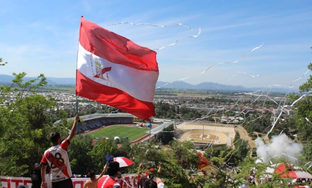 Innovador proyecto adornará con 600 banderas albirrojas los principales accesos a Curicó