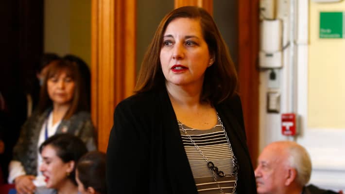 Senadora Vodanovic presentará proyecto para suspender licencia de pesca por cruce de límites marítimos