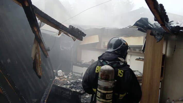 Incendio destruye vivienda de adulto mayor en sector El Duraznito de Tutuquén