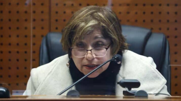 Suspenden de sus funciones a jueza tras liberar a sicario en Santiago