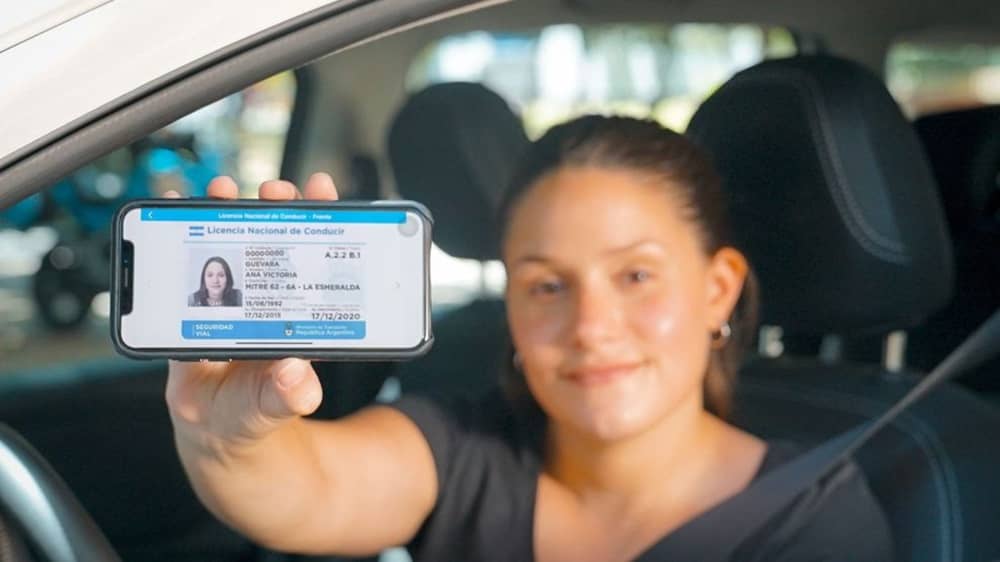 Implementan obtención de licencia de conducir digital en Curicó