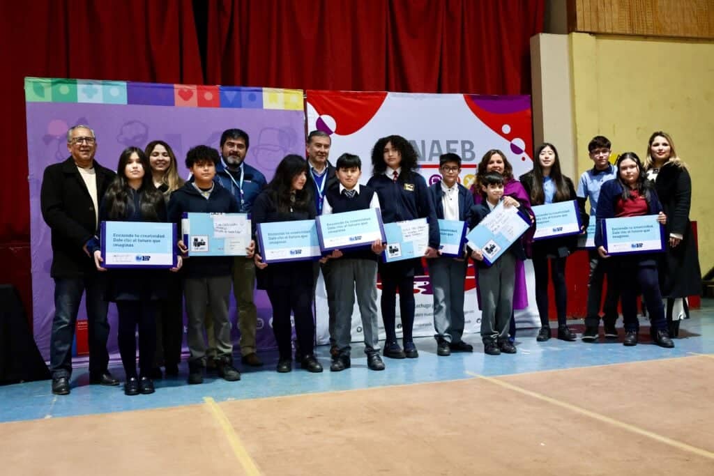 Estudiantes de Hualañé fueron beneficiados por las Becas TIC
