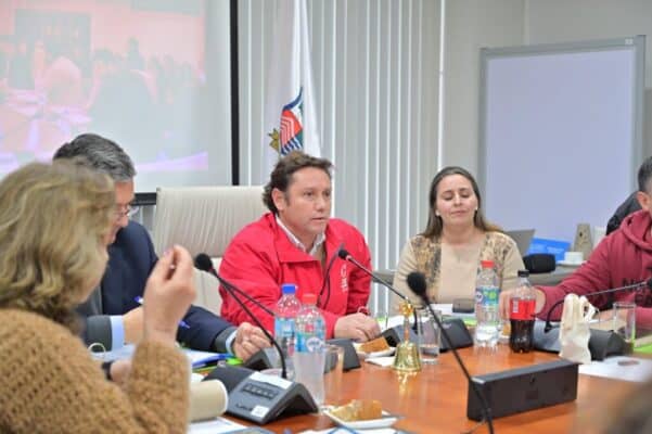 Gobernador y el pleno del CORE emplazan al alcalde de Curicó por dichos en la Feria de los Caldos