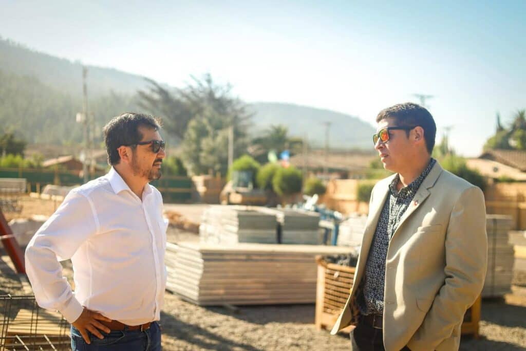 Alcalde de Vichuquén entrega respaldo a diputado Hugo Rey en su camino al Senado